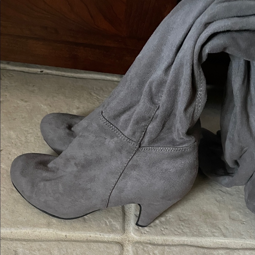 Qupid Charcoal Suede Heeled Boots